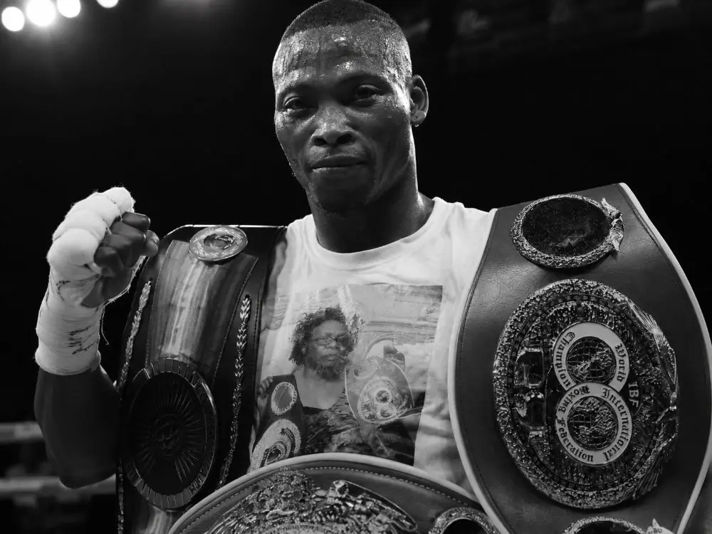 Zolani Tete, cựu võ sĩ quyền Anh hai lần vô địch thế giới người Nam Phi, qua đời ở tuổi 38, để lại nhiều tiếc thương.