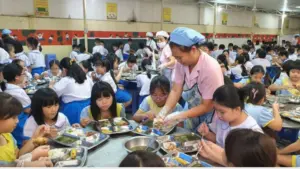 Bữa ăn bán trú của học sinh cần minh bạch hơn giữa nhà trường và phụ huynh. Góc nhìn đáng chú ý về an toàn, chất lượng bữa ăn.