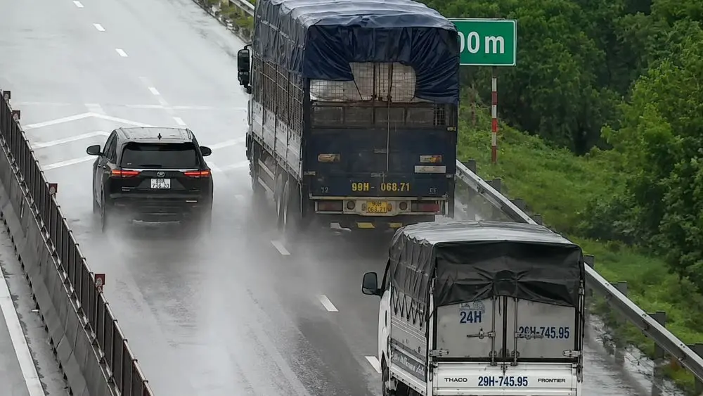 Từ 27/8, CSGT xử phạt tài xế không giữ khoảng cách an toàn trên cao tốc, mức phạt có thể lên tới 22 triệu đồng.