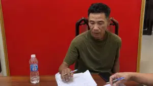 Nguyễn Xuân Vinh bị bắt sau gần 3 năm trốn chấp hành án 9 tháng tù về tội đánh bạc tại khu vực chợ Ga Vinh.
