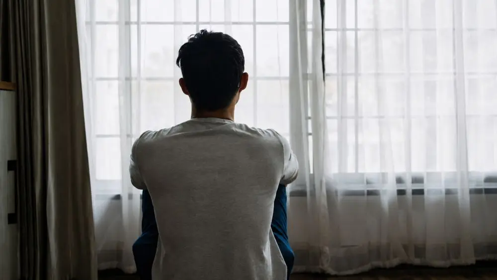Nhiều đàn ông âm thầm kiệt sức khi cảm thấy bị “ra rìa” trong gia đình, dễ gặp stress, mất ngủ, lo âu và trầm cảm.