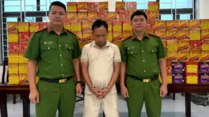 Công an Nghệ An triệt phá đường dây mua bán pháo nổ, bắt đối tượng và thu giữ 252kg pháo nổ được cất giấu trên xe container.