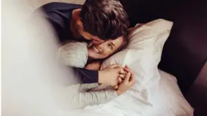 Đêm tân hôn, người vợ ngỡ ngàng trước tiết lộ bất ngờ của chồng sau cuộc hôn nhân với người bạn học cũ.