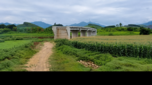 Cầu Mô Vĩnh hơn 80 tỷ đồng ở Nghệ An từng bỏ hoang vì thiếu đường dẫn, nay chốt tiến độ hoàn thiện, đưa vào sử dụng.