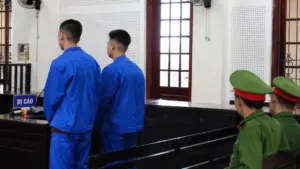 Mang đao đi “giải cứu”, hai thanh niên Nghệ An lĩnh tổng 22 tháng tù sau vụ chém người trên đường về. Xem chi tiết vụ án.