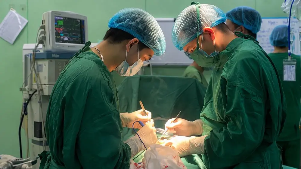 Người đàn ông hai lần thủng ruột vì nuốt xương. Bác sĩ cảnh báo thói quen nguy hiểm dễ gây biến chứng nghiêm trọng.