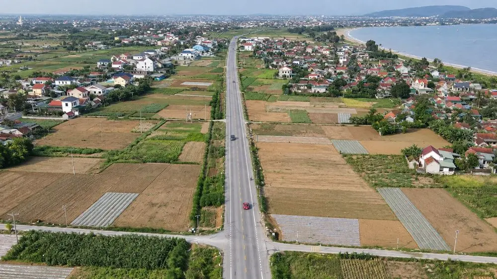 Tuyến đường ven biển Nghệ An dài hơn 65km, tổng mức đầu tư hơn 4.600 tỷ đồng, kết nối từ Nghi Sơn đến Cửa Lò.