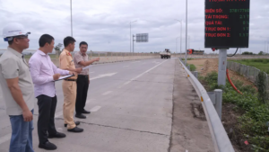 Đoàn liên ngành kiểm tra, xử lý bất cập trên cao tốc qua Nghệ An, phát hiện nhiều nguy cơ mất an toàn cần sớm khắc phục.