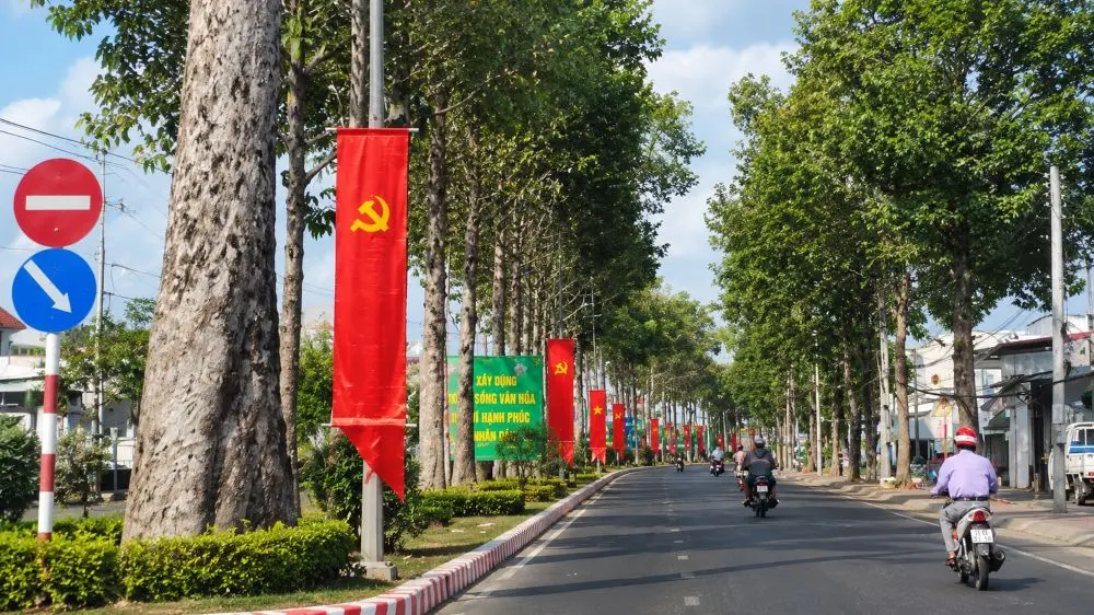 Cây xanh Công Minh từng trúng hàng trăm gói thầu trồng, chăm sóc cây xanh, chỉnh trang đô thị với tổng giá trị khoảng 3.500 tỷ đồng.