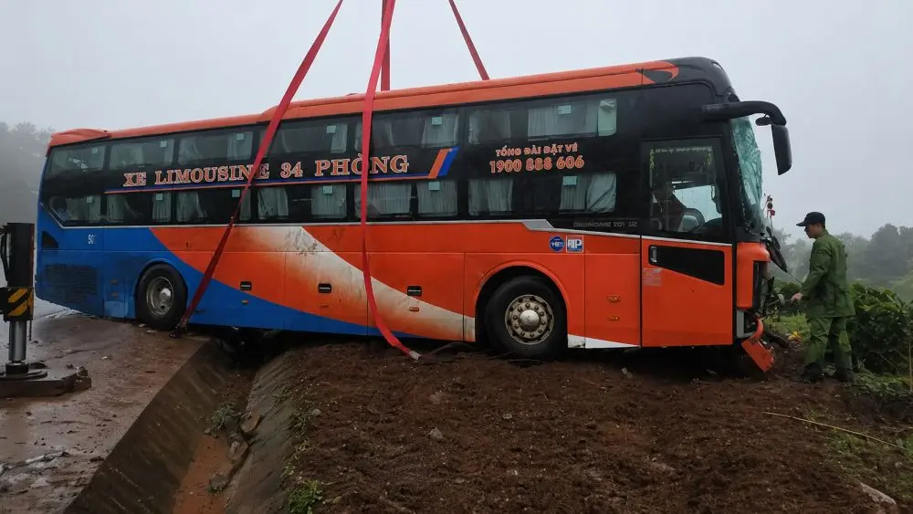 Thủ tướng yêu cầu làm rõ vụ lật xe khách tại Gia Lai, khắc phục hậu quả và xác định trách nhiệm các đơn vị liên quan.