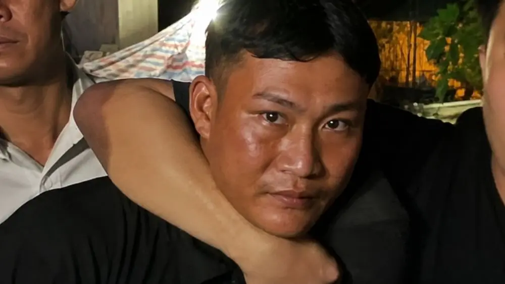 Bắt giữ Lường Văn Tiến, nghi phạm dùng dao uy hiếp nhân viên, cướp điện thoại tại siêu thị ở Hà Nội rồi bỏ trốn.