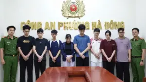 Hà Nội khởi tố, bắt tạm giam 8 người trong vụ bán “thuốc nam gia truyền” quảng cáo chữa khối u, bước đầu xác định chiếm đoạt 244,5 triệu đồng.