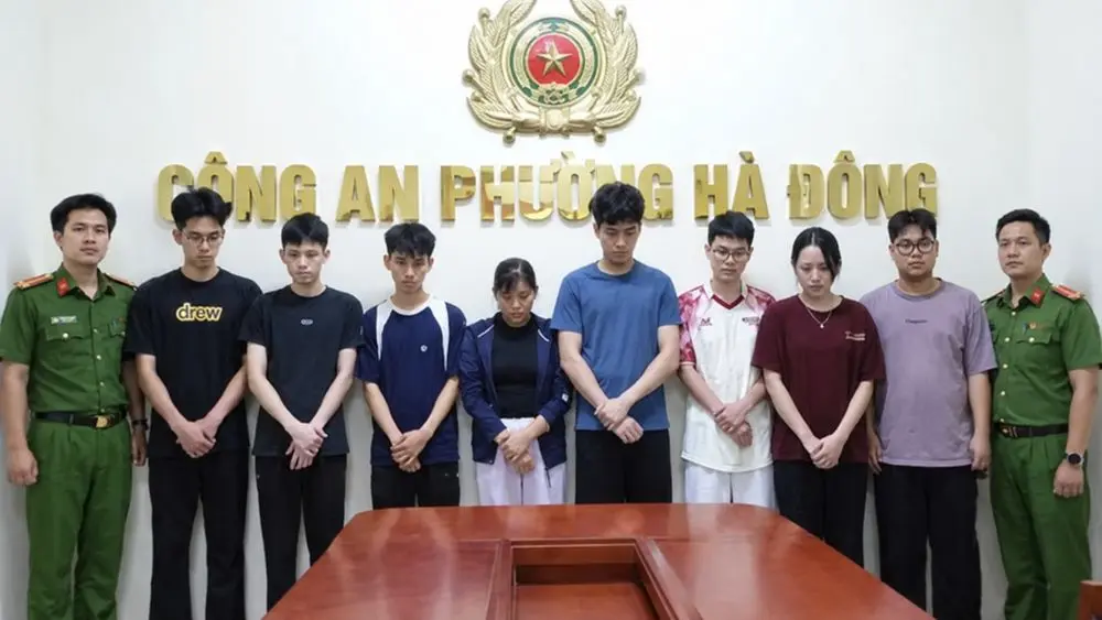 Hà Nội khởi tố, bắt tạm giam 8 người trong vụ bán “thuốc nam gia truyền” quảng cáo chữa khối u, bước đầu xác định chiếm đoạt 244,5 triệu đồng.