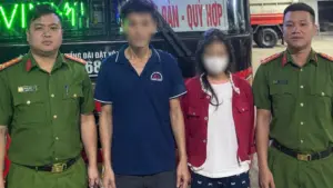 Bé gái 13 tuổi ở Nghệ An bị dụ đi làm “việc nhẹ, lương cao” được Công an xã Quỳ Châu tìm kiếm, đưa về nhà an toàn.