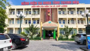 Vụ chở bệnh nhân 16km thu 9,5 triệu đồng ở Thanh Hóa đặt ra nghi vấn về quản lý dịch vụ vận chuyển và người ngoài tiếp cận bệnh nhân.