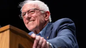 Bernie Sanders kêu gọi cấm siêu AI trước khi quá muộn