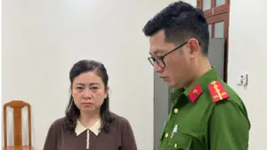 Trưởng phòng thuế Lạng Sơn Lộc Thị Hồng bị khởi tố, bắt tạm giam để điều tra về hành vi nhận hối lộ. (Ảnh minh họa: NAM)
