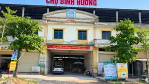 Chợ Bình Hương ở Hà Tĩnh được đầu tư hơn 140 tỷ đồng nhưng gần 100 ki-ốt vẫn chưa có người thuê.