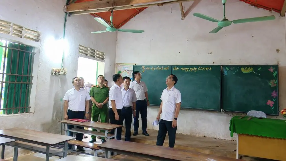 Điểm lẻ Tiến Sơn, Trường Tiểu học Quỳnh Tam xuống cấp nghiêm trọng, 3 trong 5 phòng học có nguy cơ cao đổ sập, tiềm ẩn mất an toàn.