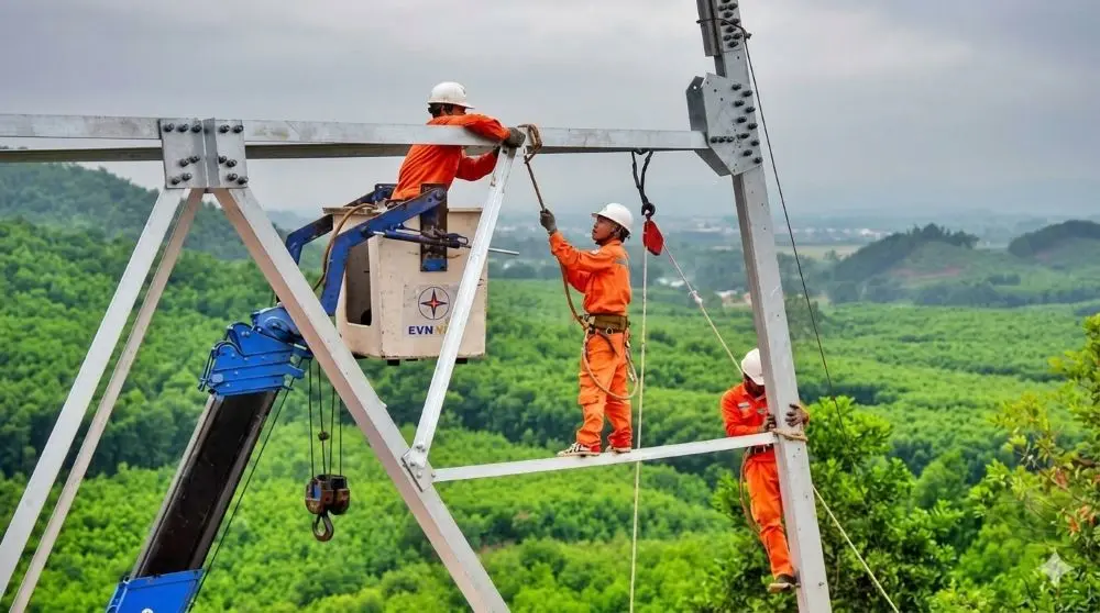 EVN đạt 20.828 tỷ đồng lợi nhuận nửa đầu năm 2026, tăng 136%, nhờ tỷ giá thuận lợi, lãi tiền gửi tăng và chi phí tài chính giảm.