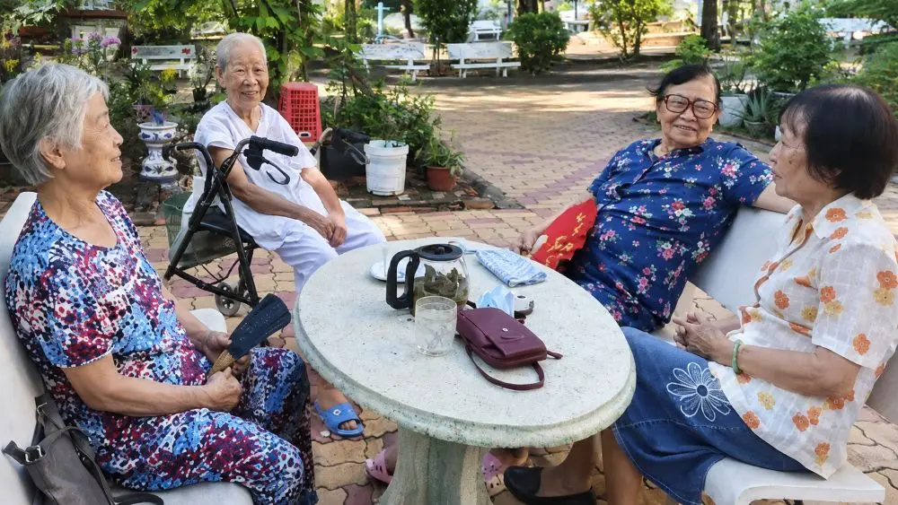 Việt Nam già hóa dân số nhanh, đặt ra yêu cầu chủ động phòng ngừa, duy trì sức khỏe và khả năng vận động để sống khỏe đến cuối đời.