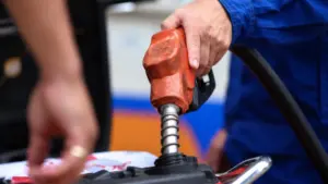 Giá xăng dầu tăng mạnh từ 15h ngày 17/9, dầu diesel tăng 1.460 đồng/lít lên 29.940 đồng/lít. Xem chi tiết diễn biến giá.