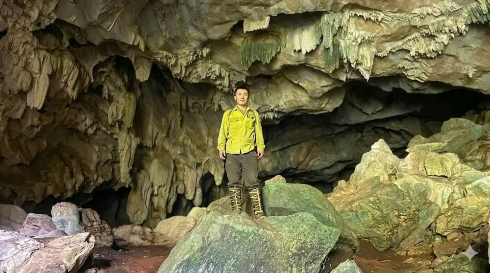 Phát hiện hang động rộng hàng nghìn m2, nhiều tầng và thạch nhũ ánh kim trong rừng nguyên sinh ở Tam Thái, Nghệ An.