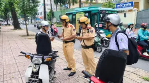 Sở GD-ĐT TP.HCM sẽ kiểm tra, yêu cầu giải trình và xem xét trách nhiệm hiệu trưởng tại trường có nhiều học sinh vi phạm giao thông.