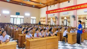 Học sinh các trường chuyên Hà Nội đưa khoa học đến gần trẻ em Nghệ An