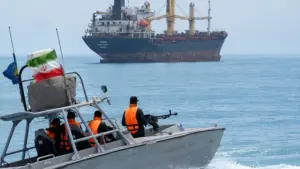 Iran cảnh báo lập vùng cấm hàng hải trên khắp Vịnh Ba Tư và đe dọa phong tỏa toàn diện eo biển Hormuz để đáp trả Mỹ.