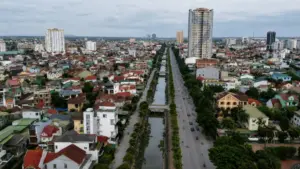 Kênh Bắc ở Nghệ An đang ô nhiễm, bốc mùi; phương án ngầm hóa được đề xuất để mở rộng đường Nguyễn Sỹ Sách lên 10 làn xe.