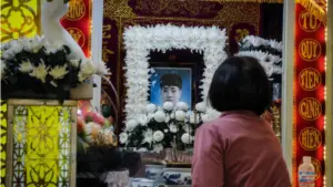 Vụ lật xe khách tại Gia Lai khiến 4 người tử vong, để lại nỗi đau trong các gia đình và xóm làng khi tiễn đưa nạn nhân.