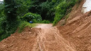 Nghệ An thông tuyến đường độc đạo Xốp Kho-Na Ngân sau 12 ngày sạt lở, giúp người dân đi lại, giao thương và học sinh trở lại trường