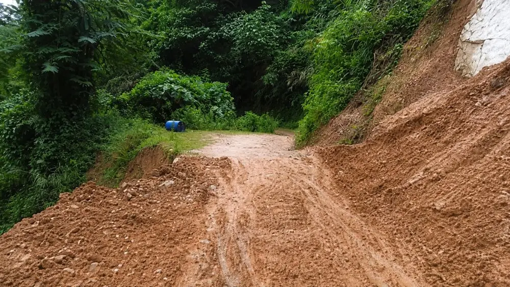 Nghệ An thông tuyến đường độc đạo Xốp Kho-Na Ngân sau 12 ngày sạt lở, giúp người dân đi lại, giao thương và học sinh trở lại trường