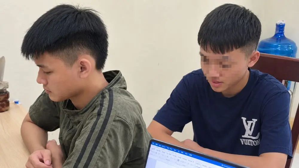 Công an Nghệ An khởi tố hai đối tượng liên quan việc thuê người mở tài khoản ngân hàng để bán lại trên mạng xã hội.
