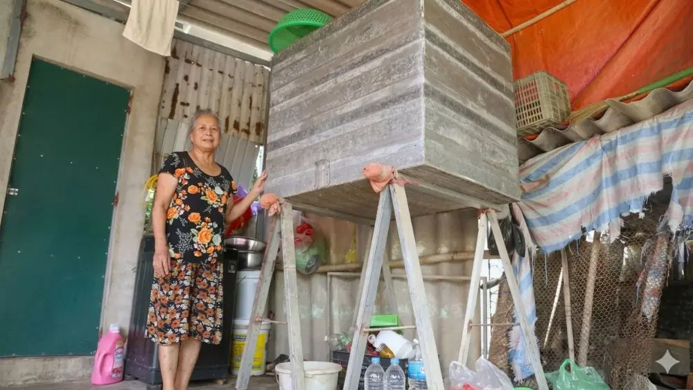 Người dân vùng rốn lũ Nghệ An chủ động kê cao tài sản, lương thực, chuẩn bị phương án ứng phó trước mùa mưa bão.