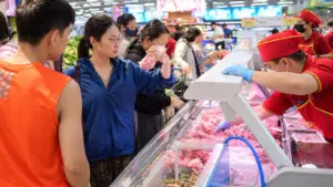 Sức mua thực phẩm - đồ uống tăng, trong khi người tiêu dùng Việt Nam ngày càng chú trọng nguồn gốc, xuất xứ và an toàn sản phẩm.