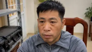 Nông Văn Quyết bị Công an tỉnh Đắk Lắk bắt tại Bắc Ninh sau 21 năm lẩn trốn vì cáo buộc chém người trọng thương.