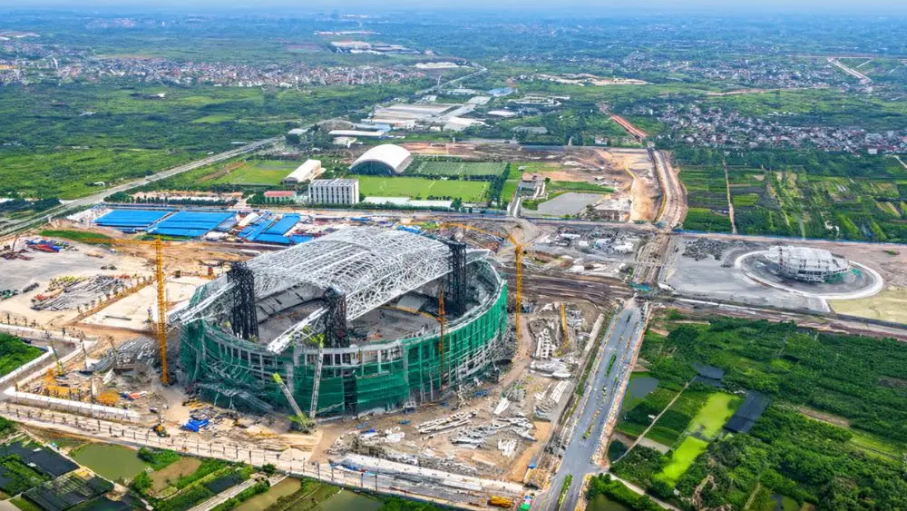 Sân vận động PVF đang hoàn thiện hệ mái vòm thép 8.600 tấn, hướng tới mục tiêu hoàn thành vào tháng 3/2027.