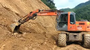 Sạt lở vùi lấp tỉnh lộ 543C ở Nghệ An khiến 2 bản bị chia cắt. Sau một tuần khắc phục, tuyến đường đã được thông.