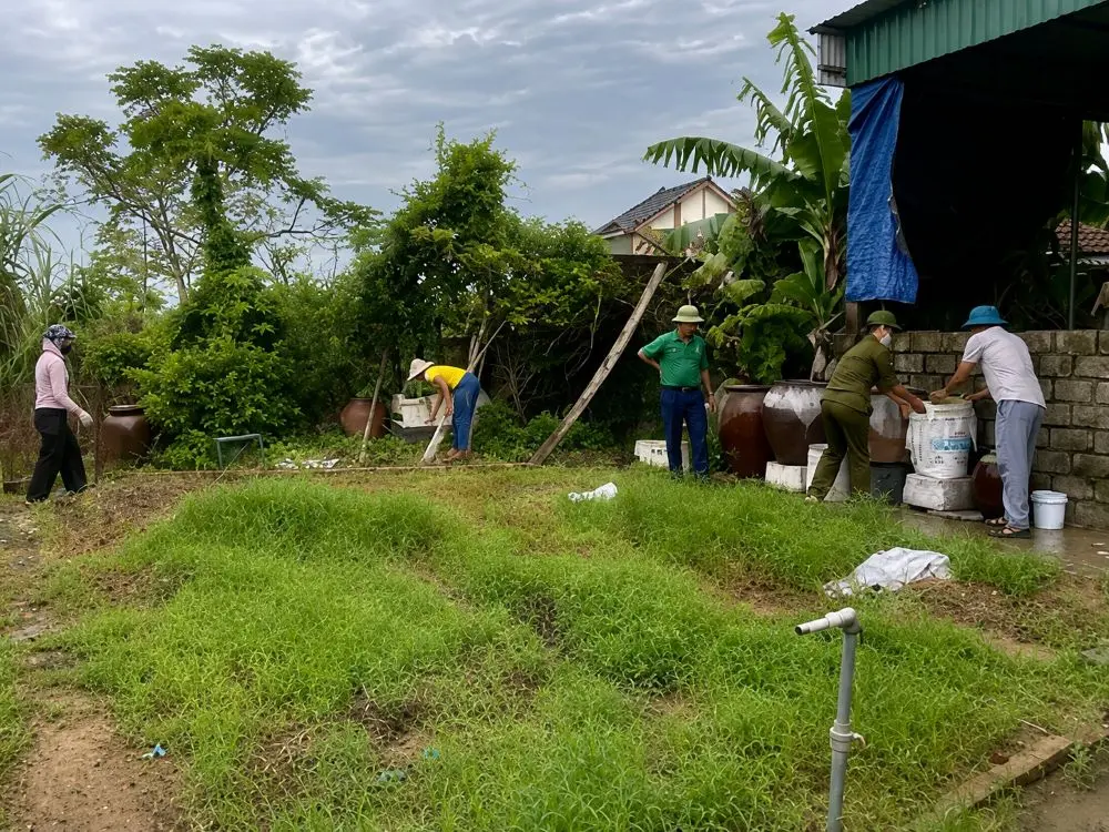 Nghệ An ghi nhận 49 ca sốt xuất huyết tại xã Quỳnh Anh, ngành y tế tăng cường vệ sinh môi trường, xử lý nơi sinh sản của muỗi.