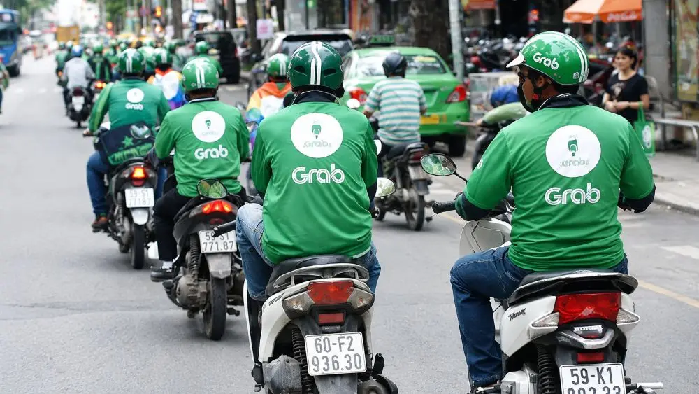 Tài xế Grab tại Đông Nam Á đối mặt áp lực làm việc kéo dài, phụ thuộc thuật toán và đánh giá sao trong mô hình kinh tế nền tảng.