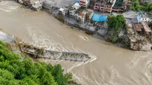 Thảm họa sông băng ngày càng khó dự báo khi băng tan, mưa cực đoan làm gia tăng nguy cơ lũ quét và sạt lở ở vùng núi cao.