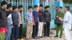 Nhóm thanh thiếu niên ở Đắk Lắk bị xác định thực hiện 8 vụ đột nhập ô tô trộm tài sản, chiếm đoạt hơn 58 triệu đồng.