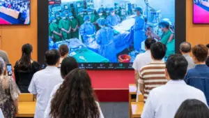 Các y bác sĩ phối hợp thực hiện ca lấy đa tạng, mở ra cơ hội sống cho những người bệnh đang chờ ghép tạng.