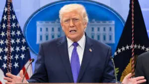 Ông Trump đề xuất khoản “cổ tức” 5.000 USD cho mỗi công dân Mỹ trưởng thành nếu đảng Cộng hòa thắng bầu cử giữa nhiệm kỳ.