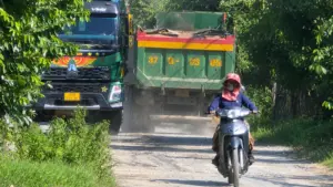 cấp, ngập nước, bụi và xe tải nối đuôi khiến người dân lo lắng, Sở Xây dựng được đề nghị kiểm tra.