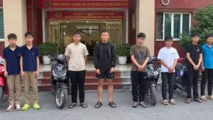 Nhóm “quái xế” bị bắt giữ sau vụ gây rối trật tự công cộng tại khu vực Quảng trường Sân vận động Mỹ Đình, Hà Nội.