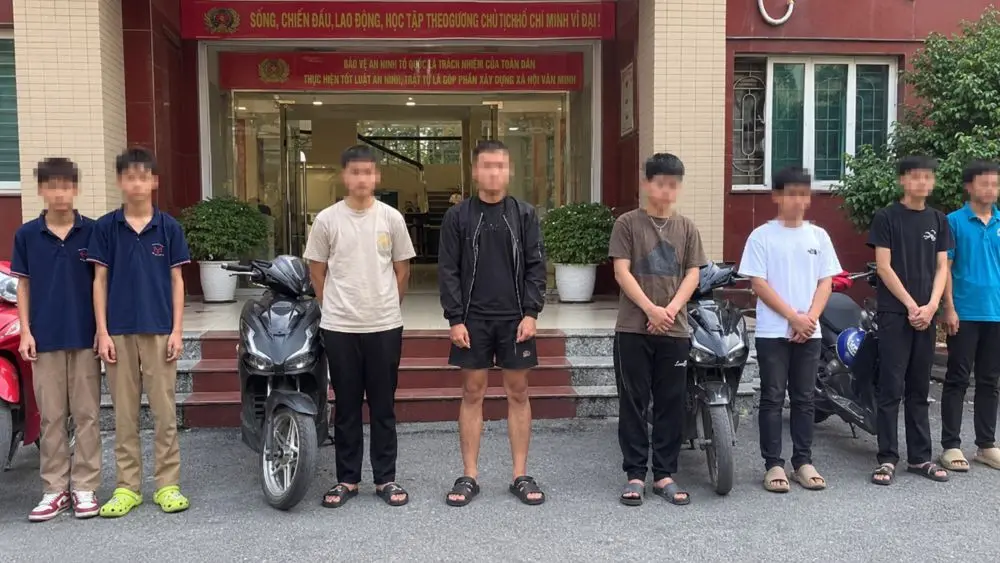 Nhóm “quái xế” bị bắt giữ sau vụ gây rối trật tự công cộng tại khu vực Quảng trường Sân vận động Mỹ Đình, Hà Nội.