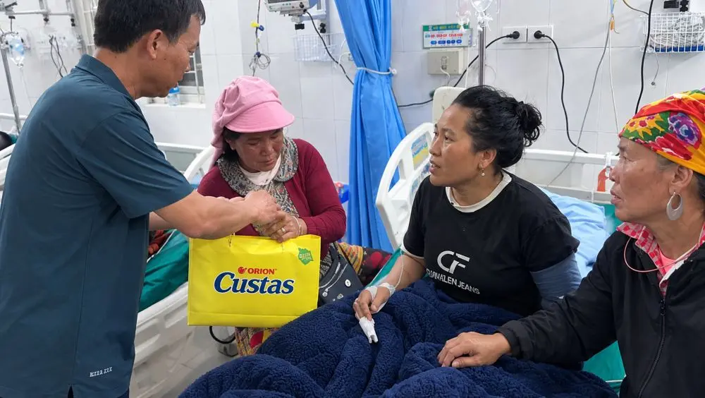 4 người dân ở Xím Vàng, Sơn La bị sét đánh khi trú mưa trong lều trên nương. Sức khỏe các nạn nhân hiện đã ổn định.